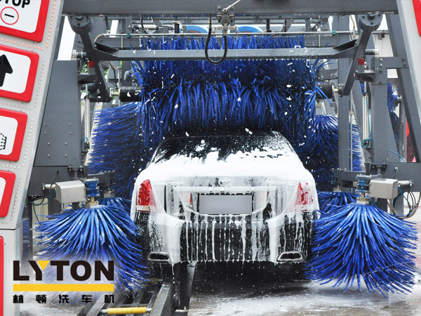 001型高泡洗車液，超潤滑高泡洗車液，高效、環(huán)保、超濃縮，林頓電腦洗車機(jī)專用。